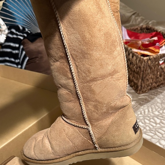 UGG Classic Chestnut Boots - Picture 9 of 11
